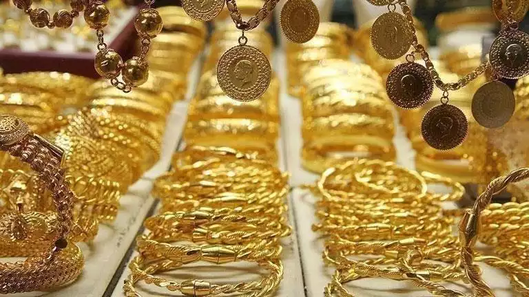 أسعار الذهب تهبط محليًا وعالميًا.. والفيدرالي الأمريكي يحدد الاتجاه المقبل